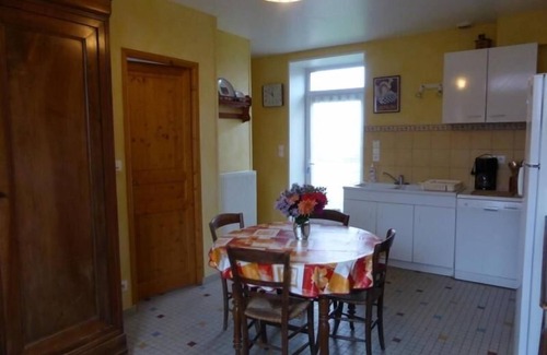 Sceaux-du-Gatinais Cottage | Charming Cottage with Garden, Near Paris & Orléans
