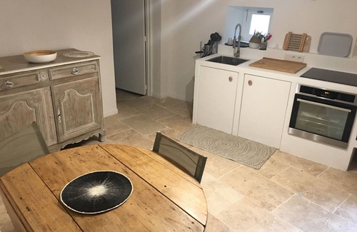 Vers-Pont-du-Gard House | Charming cottage in the heart of the village, terraces, shaded patio