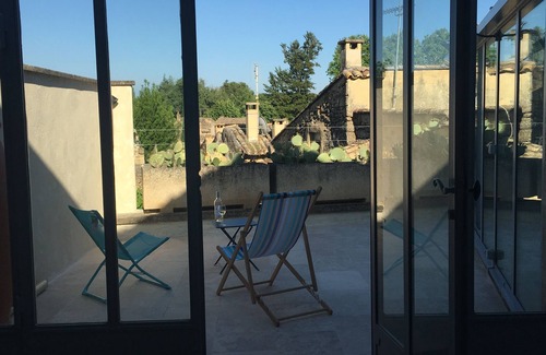 Vers-Pont-du-Gard House | Charming cottage in the heart of the village, terraces, shaded patio