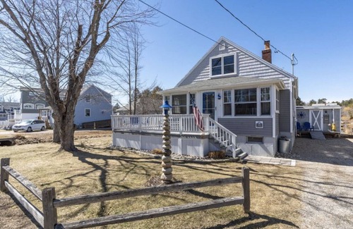 Ocean Park Cottage | Charming cottage only 3 min walk to the beach!!