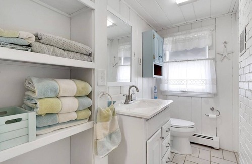 Ocean Park Cottage | Charming cottage only 3 min walk to the beach!!