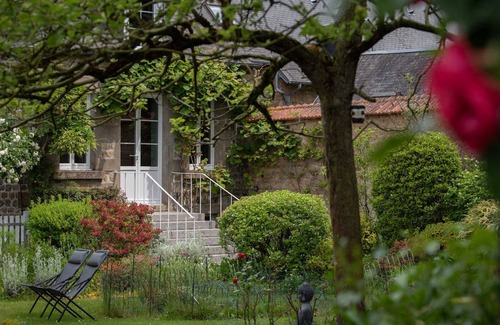 Ducey Cottage | Charming Cottage with Garden, Terrace, and All-Inclusive Amenities Near Mont Saint-Michel
