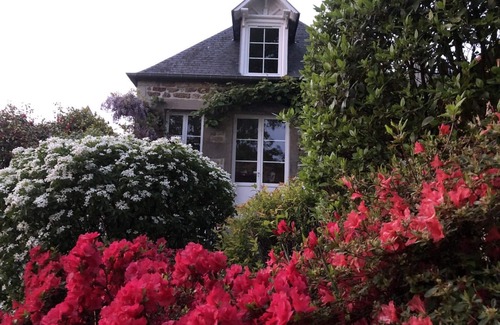 Ducey Cottage | Charming Cottage with Garden, Terrace, and All-Inclusive Amenities Near Mont Saint-Michel