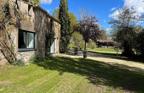 Mauves-sur-Loire Cottage | Charming Cottage near Loire: Private Terrace, 2 Ensuite BRs, Baby Gear, WiFi, Pet-Friendly