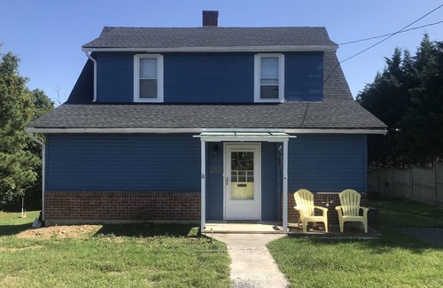 Berkeley Springs House | Charming Cottage at the Edge of Town