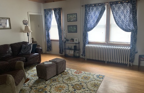 Berkeley Springs House | Charming Cottage at the Edge of Town
