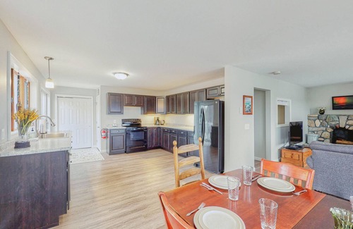 Manset House | Charming cottage with grill, private deck, and stunning ocean views