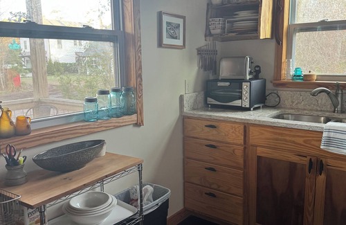 St. Simons Island Cottage | Charming cottage with AC, WiFi, relaxing decks in soothing St. Simons Island