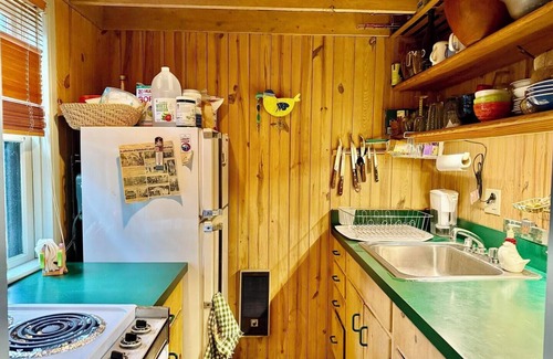 The Pines Cottage | Charming Cottage Club, Steps to Beach & Shops, Private Porch & Loft Bedroom!