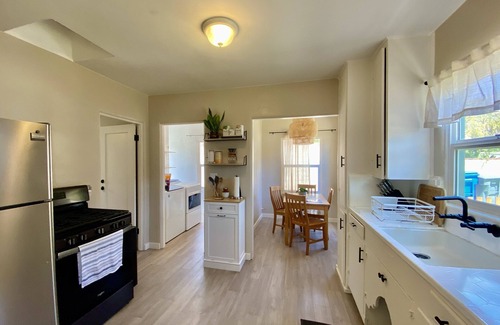 San Luis Obispo Cottage | Charming Cottage - Conveniently located to Cal Poly and Downtown SLO