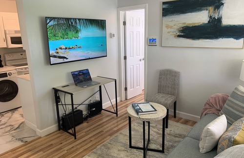 Southwest House | Charming Cottage in heart of West Palm Beach