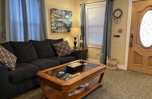 Grants Pass Cottage | Charming Cottage 1 1/2 blocks from Historic Grants Pass