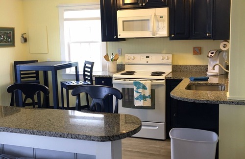 Centerville Cottage | Charming Cottage at Craigville Beach