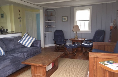 Centerville Cottage | Charming Cottage at Craigville Beach