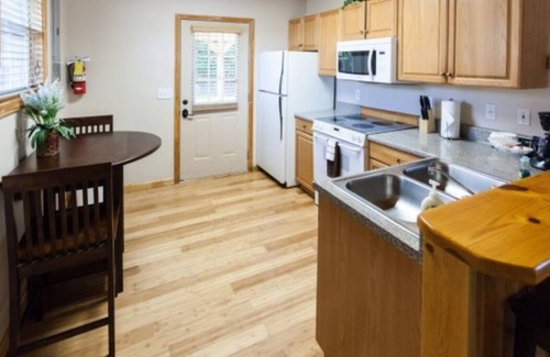 Blue Ridge Cottage | Charming Cottage at Willow Creek Falls & Vineyard in Blue Ridge, GA
