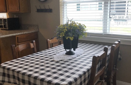 Salt Springs Cabin | Charming Cottage by the Lake!