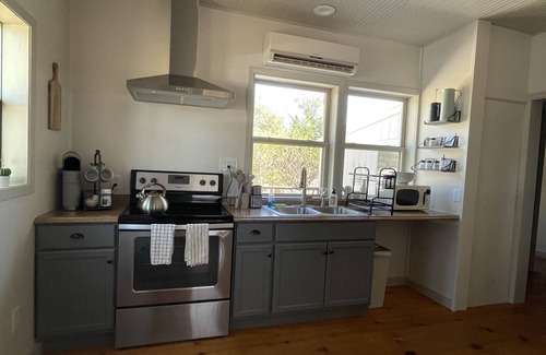 Llano House | Charming cottage by the Llano River
