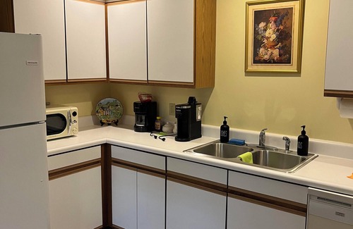 Lucas Cottage | Charming Cottage Double only minutes from Malabar Farm & Pleasant Hill Lake!