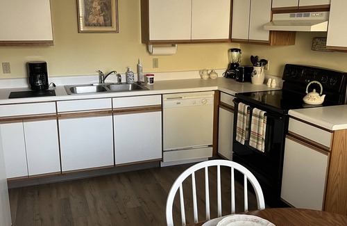 Lucas Cottage | Charming Cottage Double only minutes from Malabar Farm & Pleasant Hill Lake!