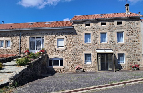 Raucoules Cottage | Charming Cottage for 6 with Terrace and Wifi