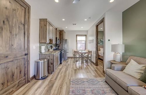 Washington Fields House | Charming cottage for 2 | Resort Pool | Minigolf | CC