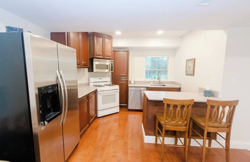 Purcellville Cottage | Charming Cottage in Purcellville on 12 Gorgeous Acres with 2 Acre Stocked Pond