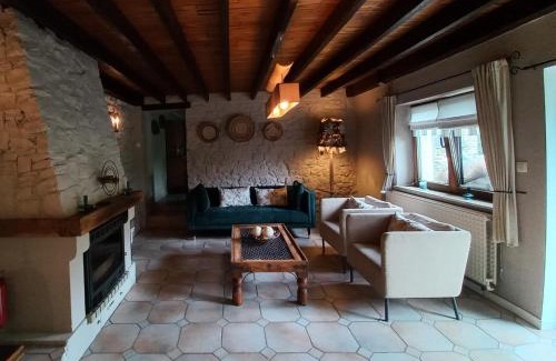 Gimnee House | Charming cottage in a farm with views, cleaning included