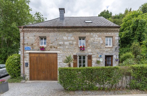 Pont-a-Lesse Cottage | Charming Cottage in Anseremme With Fenced Garden