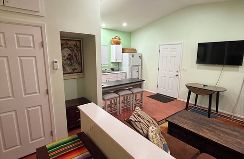 Peter Howell Cottage | Charming Cottage in central Tucson with AC