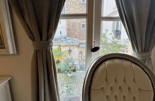 Quartier du Faubourg-Montmartre Cottage | Charming Cottage in Enchanting Paris