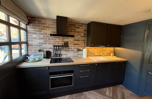 Christchurch House | Charming Cottage in heart of town