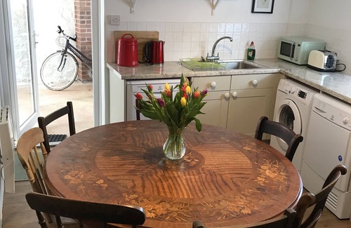Hartland House | Charming cottage in historic village near the sea
