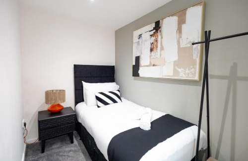 Watford Apartment | Charming Cottage Near Fields and Harry Potter Studios