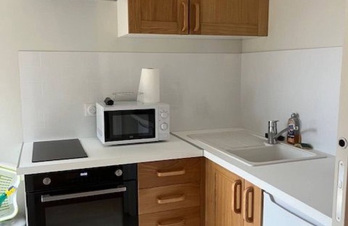 Coulaines Cottage | Charming Cottage Near Le Mans with Garden, TV, and Parking