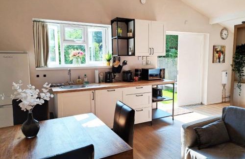 Headington Apartment | Charming Cottage Next to John Radcliffe Hospital with Free Parking