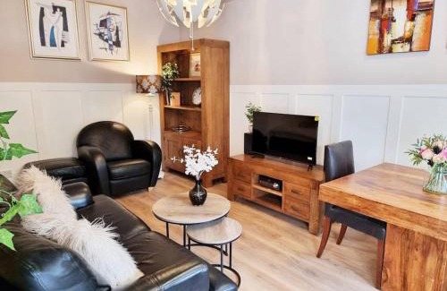 Headington Apartment | Charming Cottage Next to John Radcliffe Hospital with Free Parking
