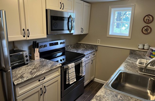 Millville House | Charming cottage on 178 acres in Virginia's wine country
