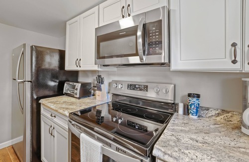 Purcellville Cottage | Charming cottage on 178 acres in Virginia's wine country.