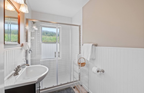 Purcellville Cottage | Charming cottage on 178 acres in Virginia's wine country.