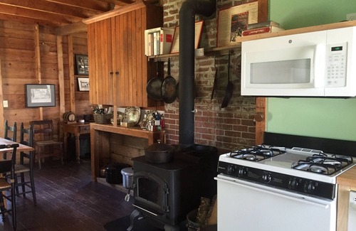 Islesboro House | Charming Cottage on Island Bluff & Beach