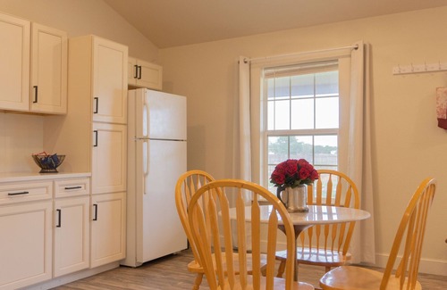 Lubbock House | Charming cottage on one acre 10 min from universities and hospitals