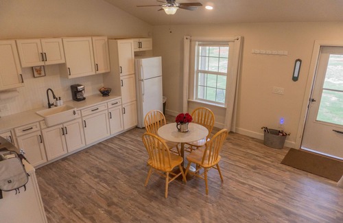 Lubbock House | Charming cottage on one acre 10 min from universities and hospitals