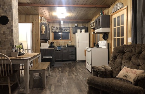 Ingalls Cottage | Charming Cottage Perfect for Relaxing!