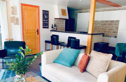Sermizelles Bed & Breakfast | Charming cottage / pool house in Burgundy, calm nature walks at the gates of the Morvan