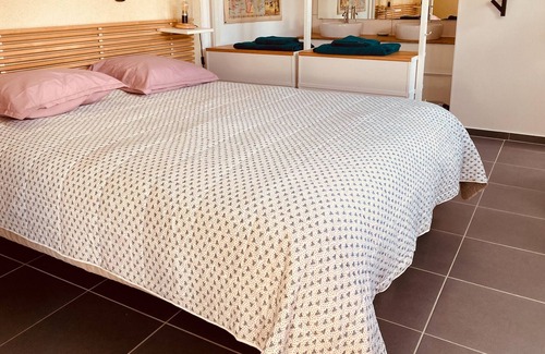 Sermizelles Bed & Breakfast | Charming cottage / pool house in Burgundy, calm nature walks at the gates of the Morvan