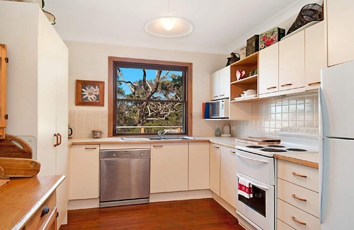Hardys Bay House | 'Charming Cottage Retreat' by Accom Holidays