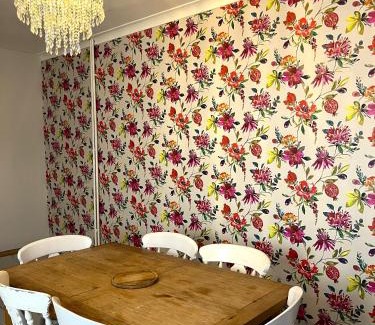 Horfield House | Charming cottage retreat with garden - sleeps 12