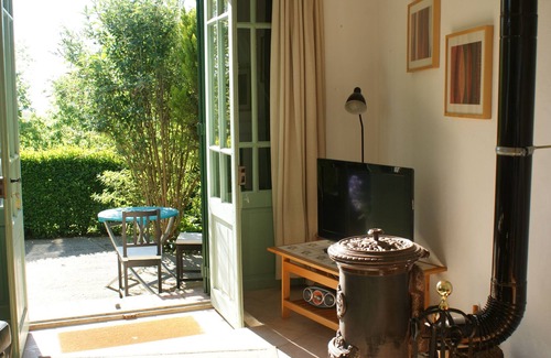 Gaillac Apartment | Charming cottage surrounded by vineyards and wooded areas