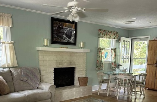 Maggie Valley Cottage | Charming Cottage with beautiful 365 degree mountain views in Maggie Valley.