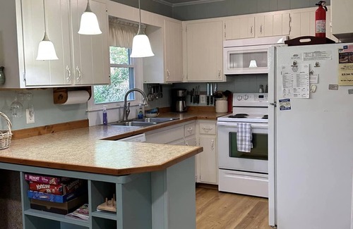 Maggie Valley Cottage | Charming Cottage with beautiful 365 degree mountain views in Maggie Valley.